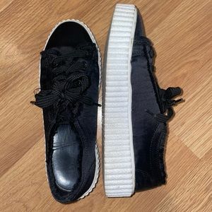 Women’s size 7 Express velour platform sneaker